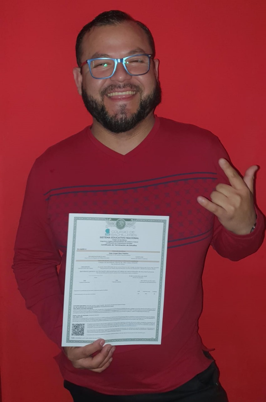 Alumna Bachillerato Certificado 7